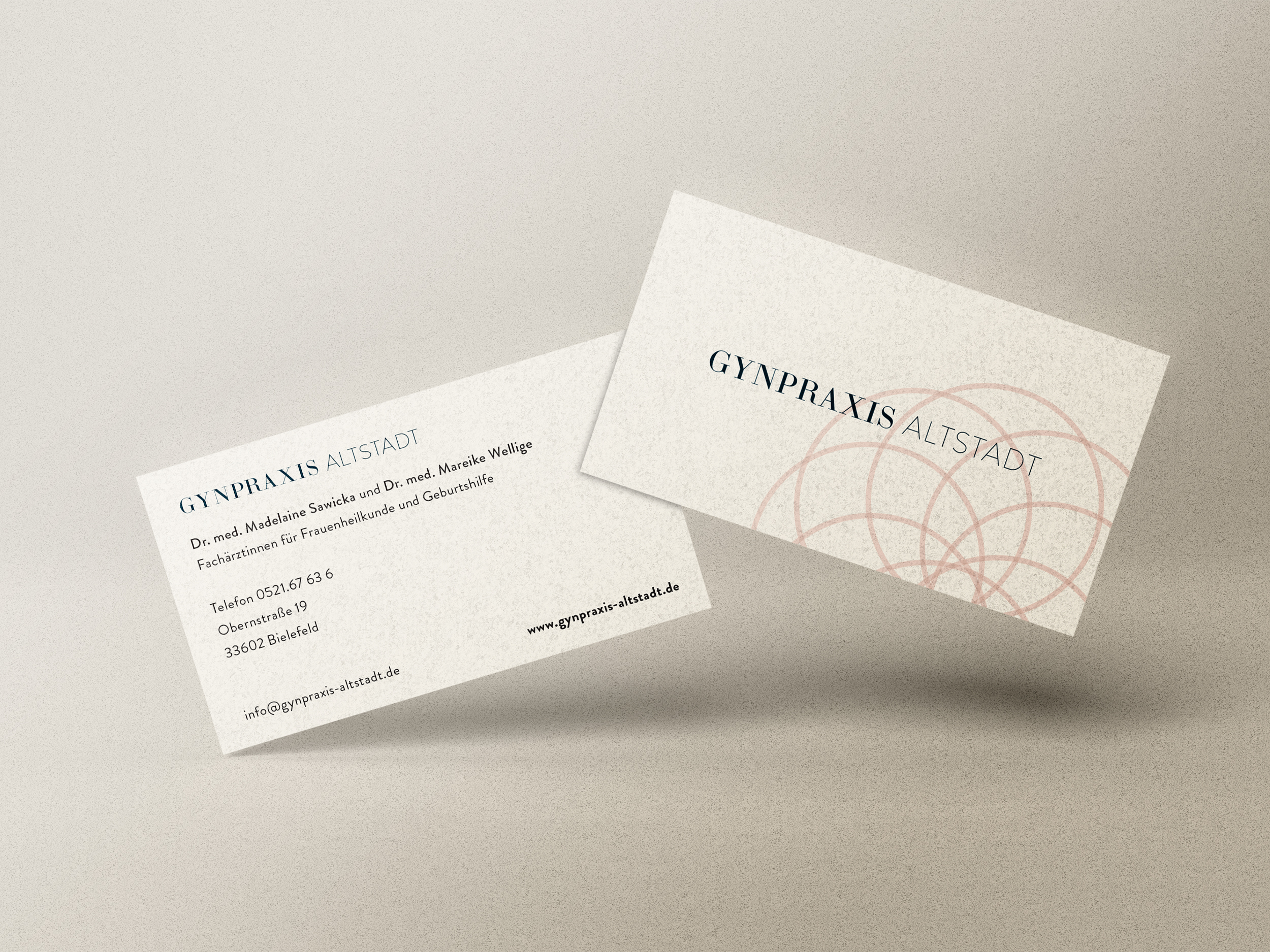 Visitenkarte in dem neu entwickelten Brand Design der Gyn Praxis