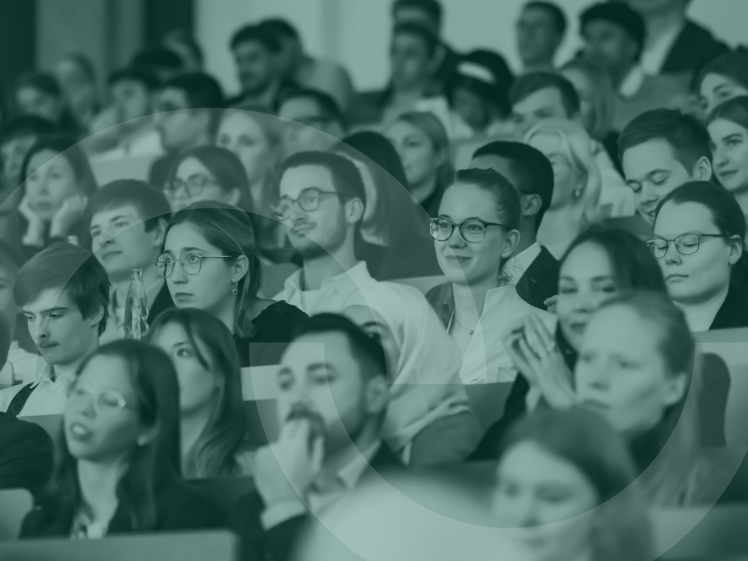 Studienfonds OWL Blick auf Studierende als Publikum für eine Veranstaltung